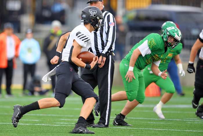 Tualatin.West-Linn.6A-football-semifinal.Leon-Neuschwander.18